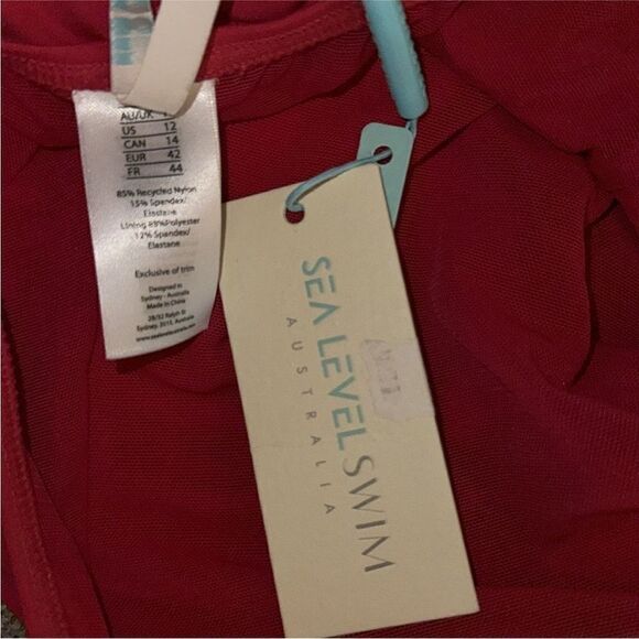 Sea level Swim NWT Eco Essentials Keyhole Halter One
Piece in Red Size 12 - Picture 11 of 11